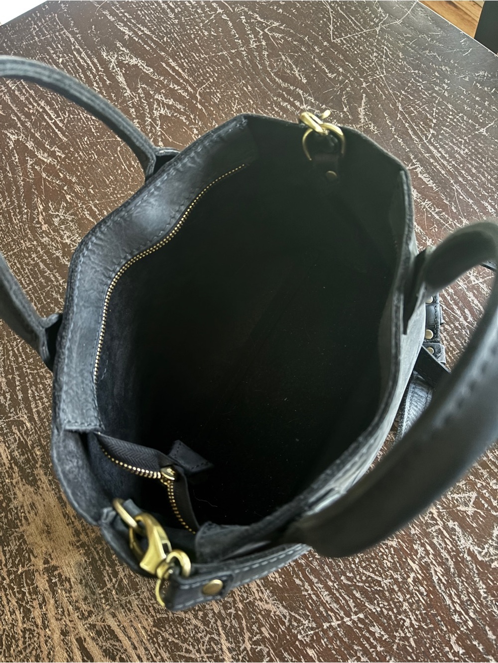Portland Leather Goods Shadow Black Brushed Leather Raindrop Crossbody Bag - Picture 4 of 5